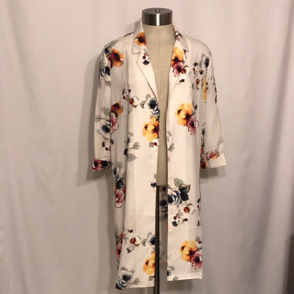 Long white floral small woman’s blazer